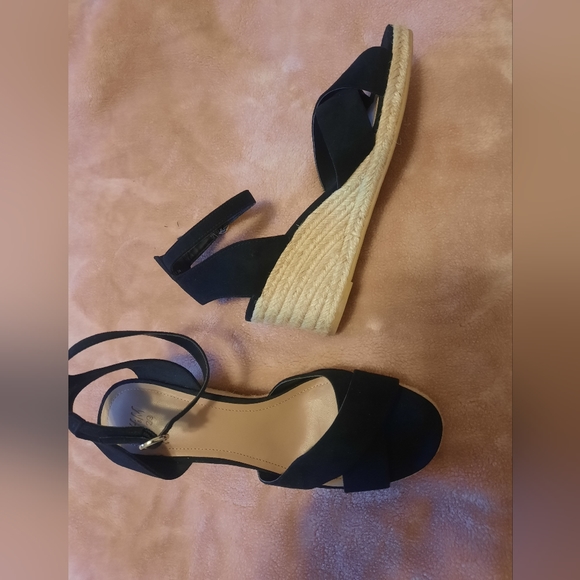 NWOT H&M wedge espadrilles - Picture 2 of 2